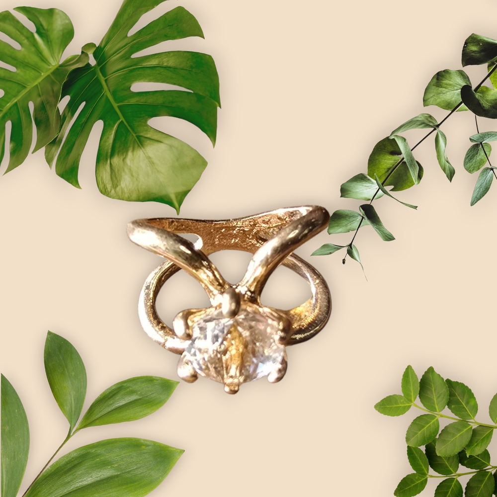 Elegant Gold-Tone scarf Ring